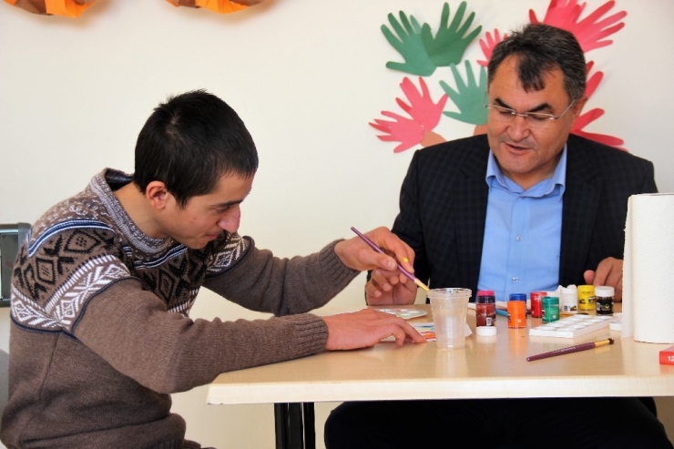 Çifteler’de Zihinsel Engelli Gençlere Özel Eğitim