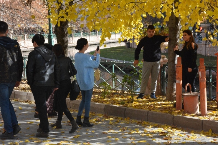 Sıcak Hava Eskişehirlileri Sokağa Döktü