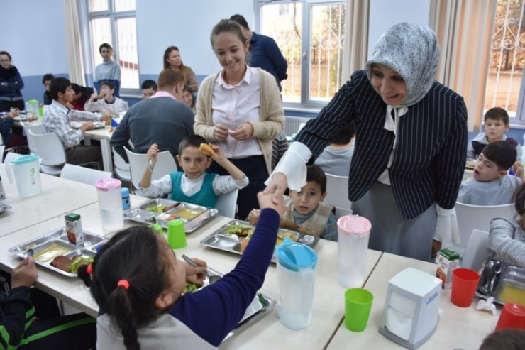 İl Milli Eğitim Müdürü Durmuş’tan Özel Eğitim Öğrencilerine Ziyaret