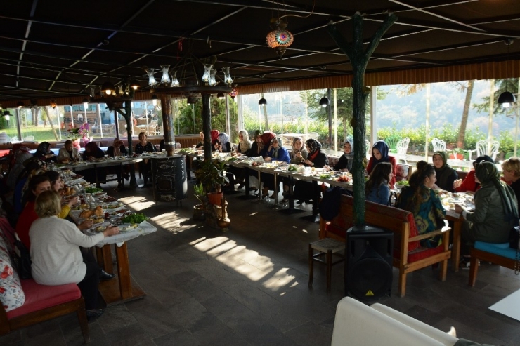 İzmit Belediyesi, Başkan Eşlerini Kahvaltıda Ağırladı