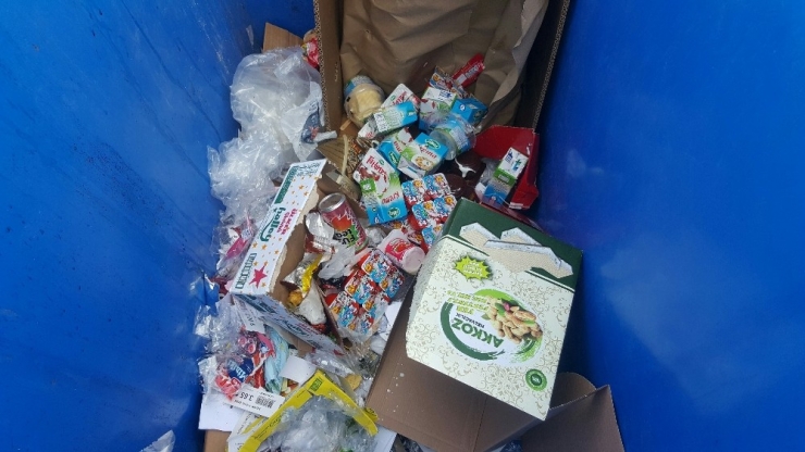 İzmit’te Tarihi Geçmiş Ürünler İmha Edildi