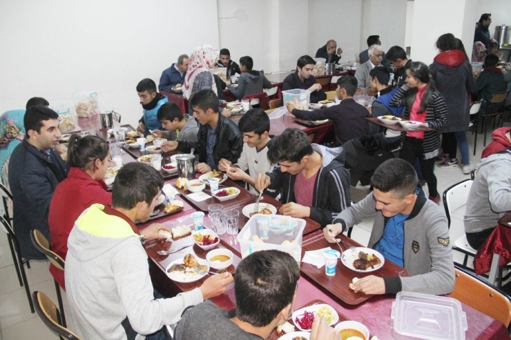 Kaymakam Kazez, Öğrencilerin Konuğu Oldu