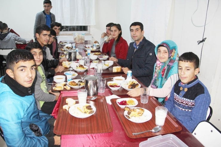 Kaymakam Kazez, Öğrencilerin Konuğu Oldu