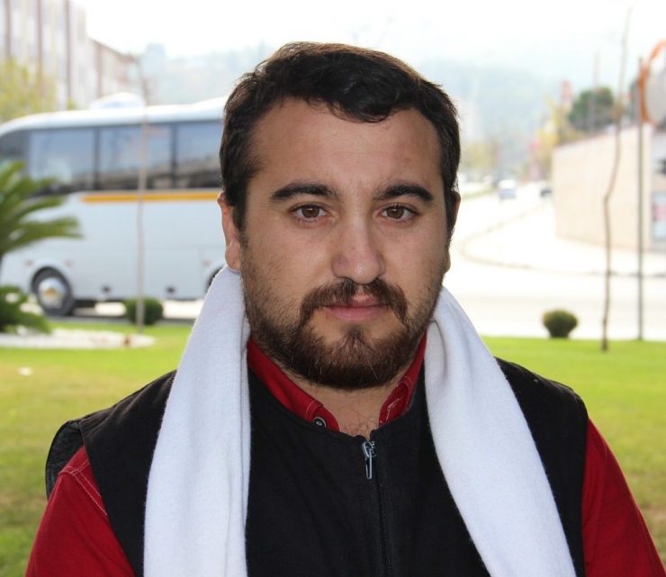 Sokakta Kaldı Köprü Altını, Trenleri Kendine Ev Yaptı