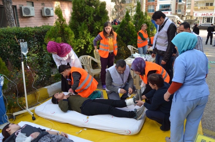 Kula Devlet Hastanesinde Gerçeğini Aratmayan Tatbikat