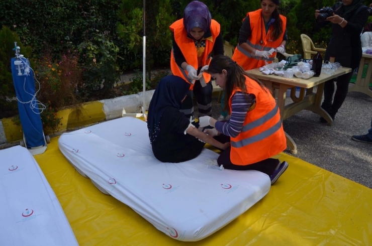 Kula Devlet Hastanesinde Gerçeğini Aratmayan Tatbikat