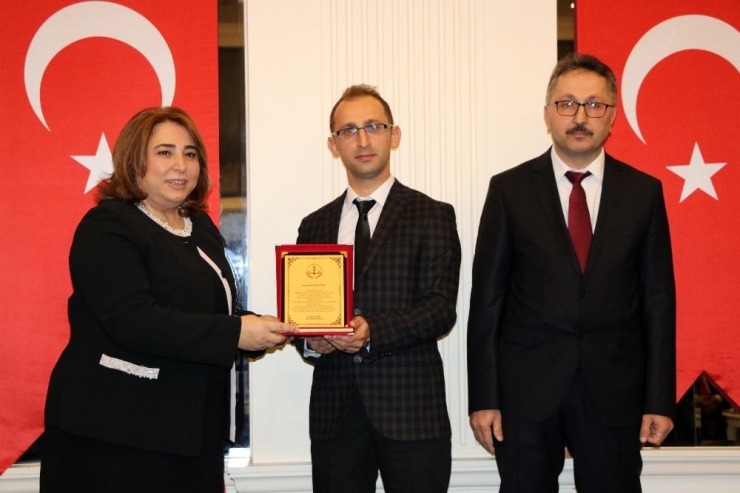 Eğitim Ve Öğretimde Yenilikçilik Ödülleri Verildi