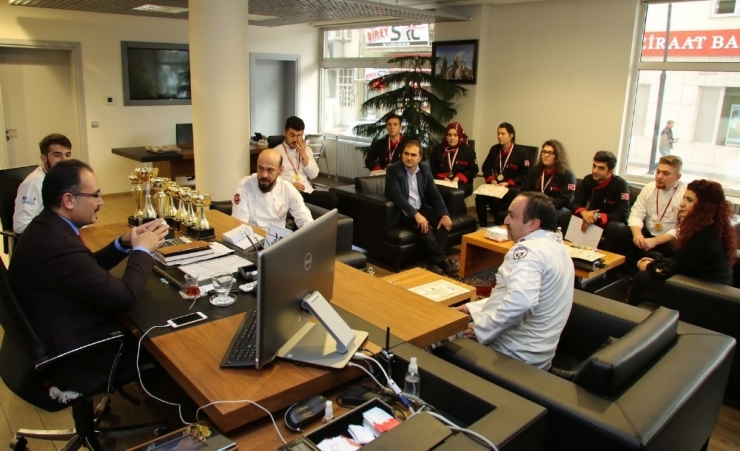 Uşaklı Aşçıların Hedefi Dünya Kupası