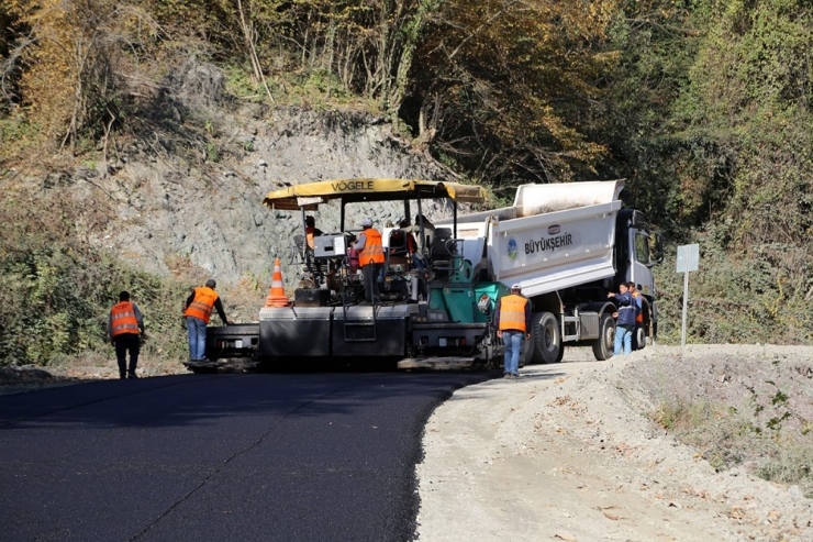 İkramiye Mahallesi Grup Yolu Asfaltlanıyor