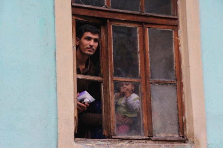 Suriyeli Ailenin Tek Odalı Evde Yaşam Mücadelesi