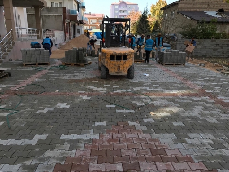 İpekyolu Belediyesi Yol Yenileme Çalışmalarına Devam Ediyor