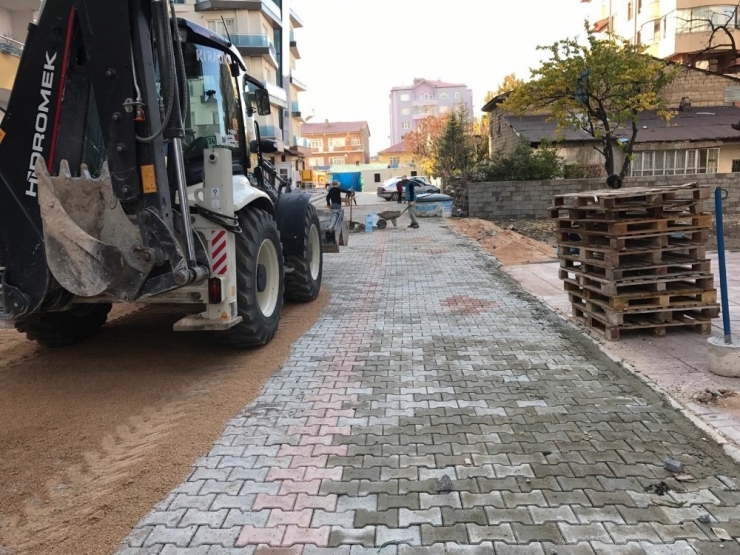 İpekyolu Belediyesi Yol Yenileme Çalışmalarına Devam Ediyor