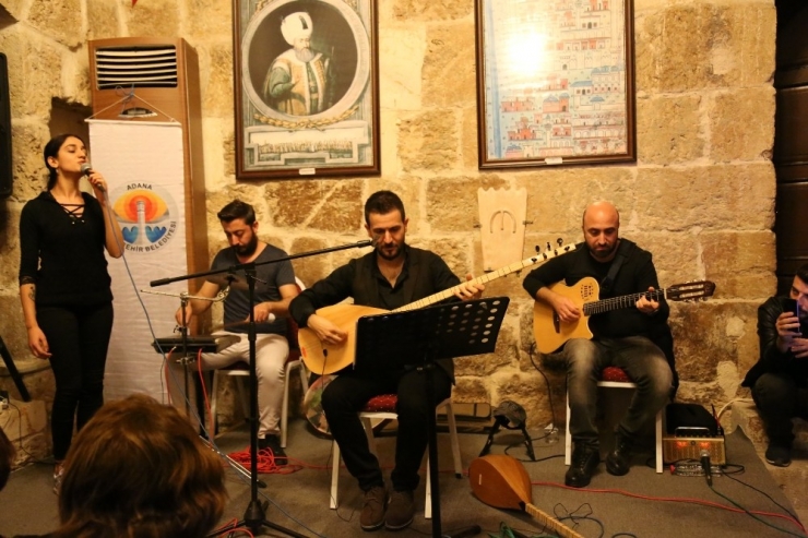 Adanalı Müzikseverler Bağlama İle Resital Gecesi Yaşadı