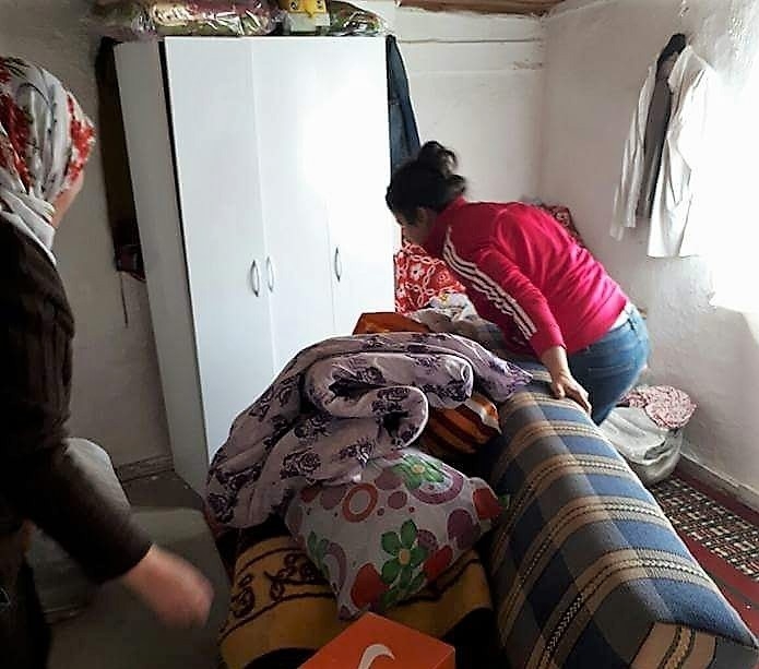 Ak Parti Mihalıççık Kadın Kolları’ndan Yardım Eli