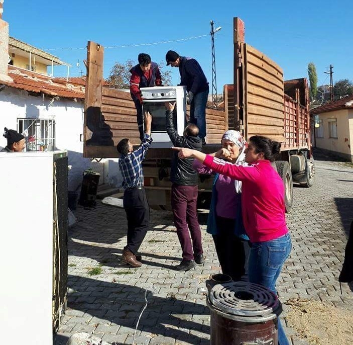 Ak Parti Mihalıççık Kadın Kolları’ndan Yardım Eli