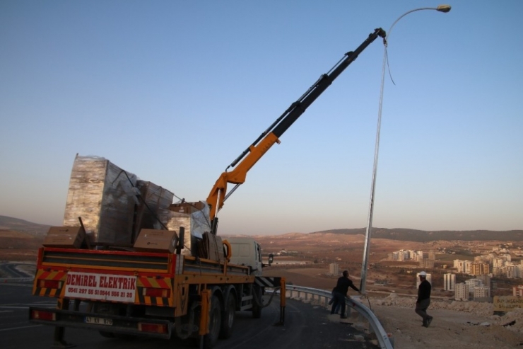 Büyükşehir Bulvarları Aydınlatıyor