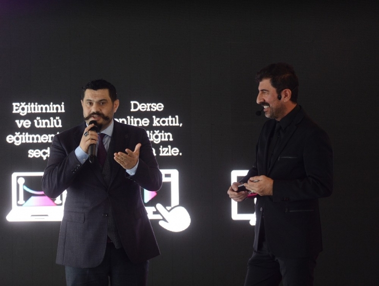 Ünlüler, İnternette Eğitim Veriyor