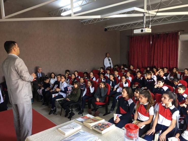 Yazar Ve Şair Alper Tunga Kumtepe Öğrencilerle Buluştu