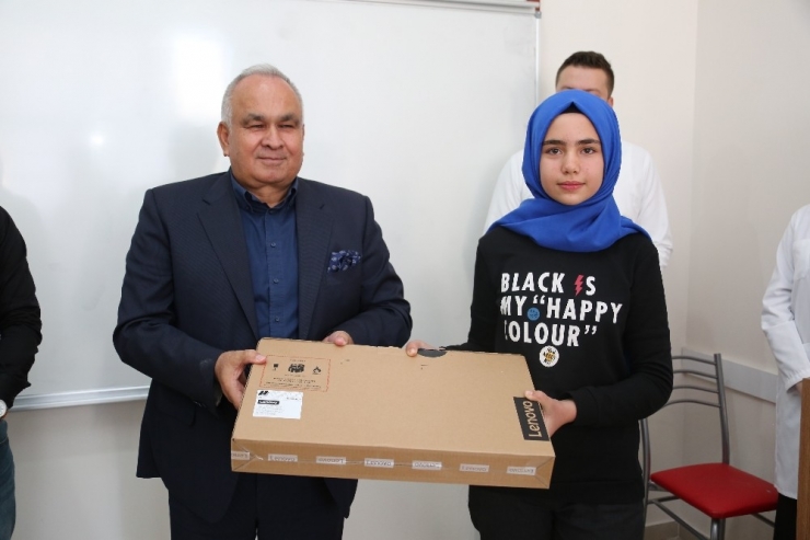 Erdemli Belediyesi’nin Eğitim Desteği Sürüyor