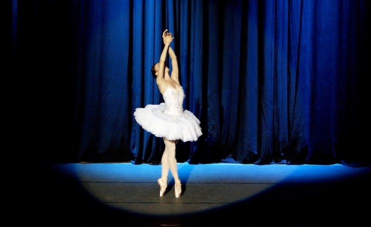 Bergama’da Sergilenen Dans Gösterisi Büyük İlgi Gördü