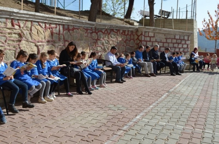 İvrindili Öğrencilerle Madra Dağı Eteklerinde Kitap Okudular