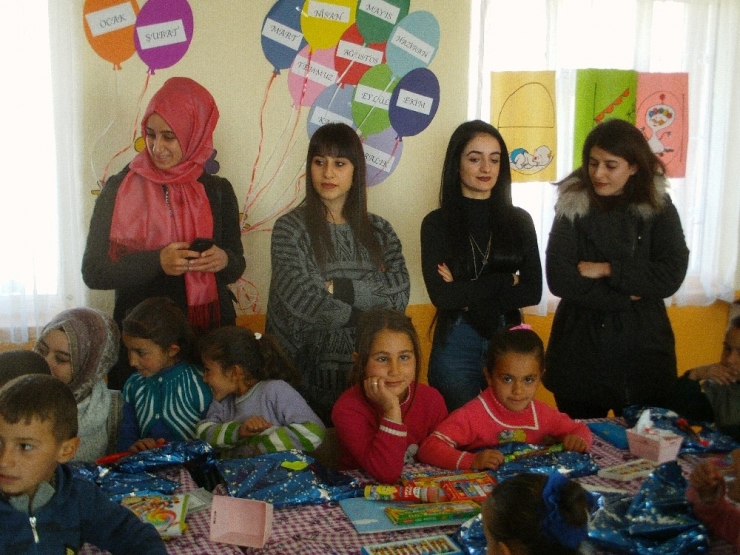 Kredi Yurtlar Kurumundan Öğrencilere Kırtasiye Malzemesi