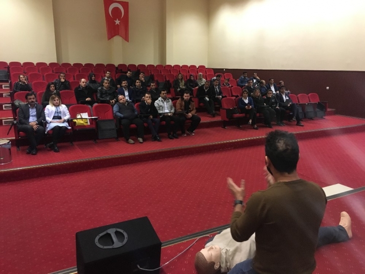 Midyat Devlet Hastanesinde İlk Yardım Eğitimi