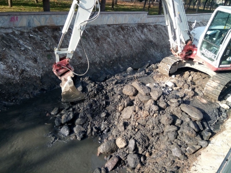 Güzelyurt’ta Dere Temizlik Çalışmaları Tamamlandı