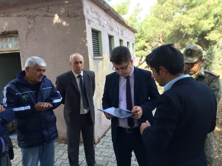 Okul Kapılarına Türk Bayrağı Resmedildi