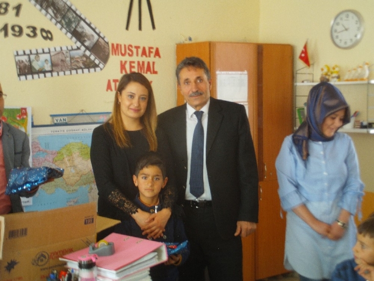 Kredi Yurtlar Kurumundan Öğrencilere Kırtasiye Malzemesi