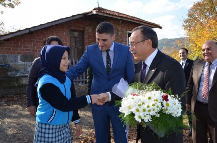 İvrindili Öğrencilerle Madra Dağı Eteklerinde Kitap Okudular