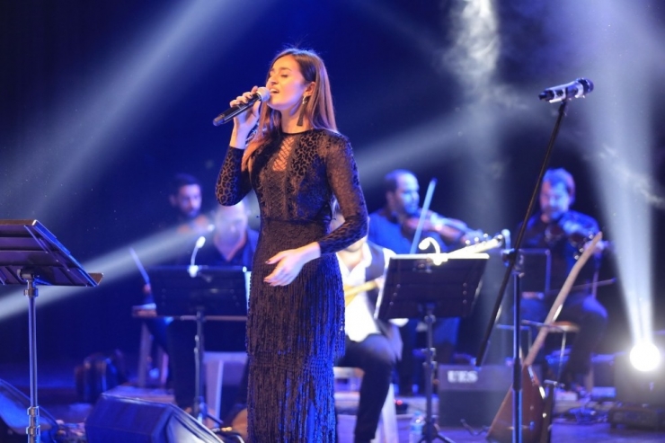 Uşak’ta Türkü Gecesi Konukları Mest Etti