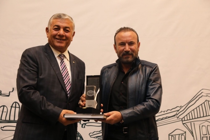 İzmit Belediyesi Ödülünü Aldı