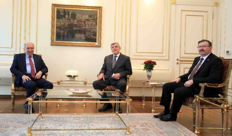 Başkan Karaosmanoğlu, Başkan Uysal’ı Ziyaret Etti