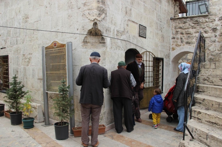 Anadolu’daki Üç Güneşten Biri Şems-i Sivasi