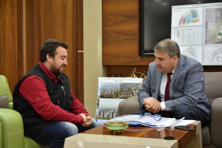 Yunusemre Belediyesi O Gence Sahip Çıktı