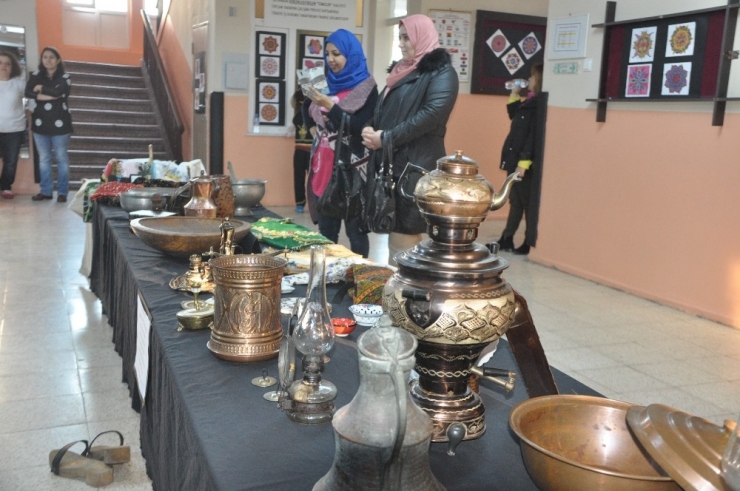 İlkokulda “Milli Kültür” Sergisi Açıldı