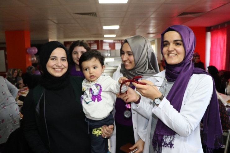 Hastanede ’Dünyaya Gözlerini Erken Açan Çocuklar’ İçin Etkinlik