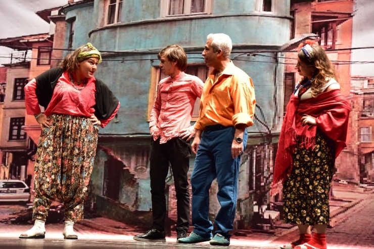 Bilecik Şehir Tiyatroları ‘İstanbul’dan İnsan Manzaraları’ Adlı Oyun İle Hünerlerini Sergiledi