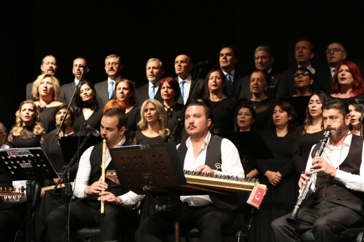 Efeler Belediyesi Türk Müziği Korosu Mest Etti