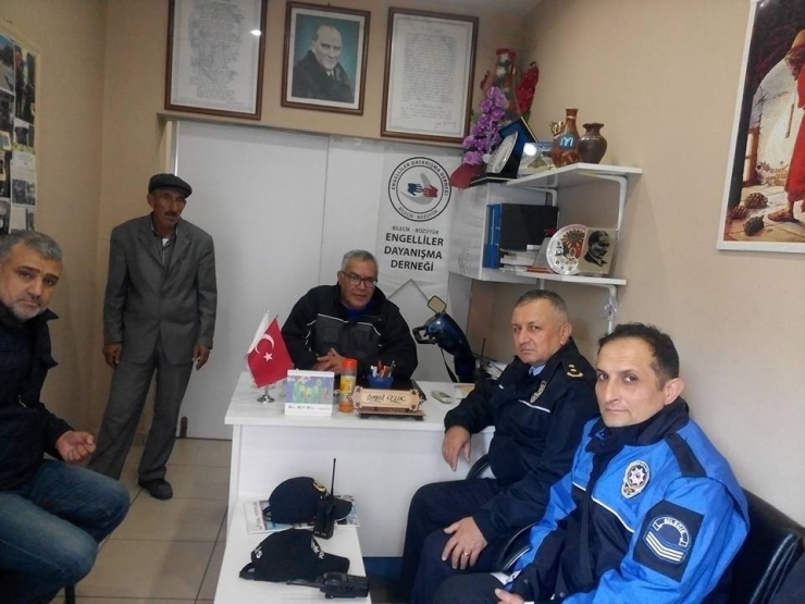 Bozüyük Polisi Engellilerin Yanında
