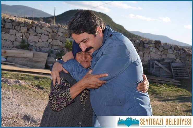 Çukurca’da Evi Yanan Aileye Yardım Eli Uzatıldı