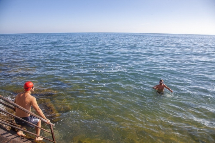 Kasım Ayında Van Gölü’nün Keyfini Çıkartıyorlar