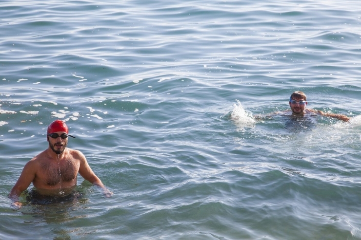 Kasım Ayında Van Gölü’nün Keyfini Çıkartıyorlar