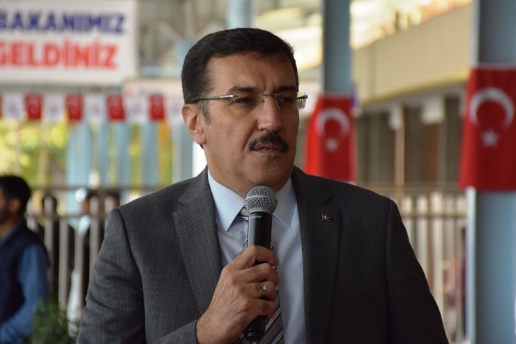 Gümrük Ve Ticaret Bakanı Tüfenkci: "Demir Yollarını Nasıl İhmal Ettiklerini Biliyoruz"