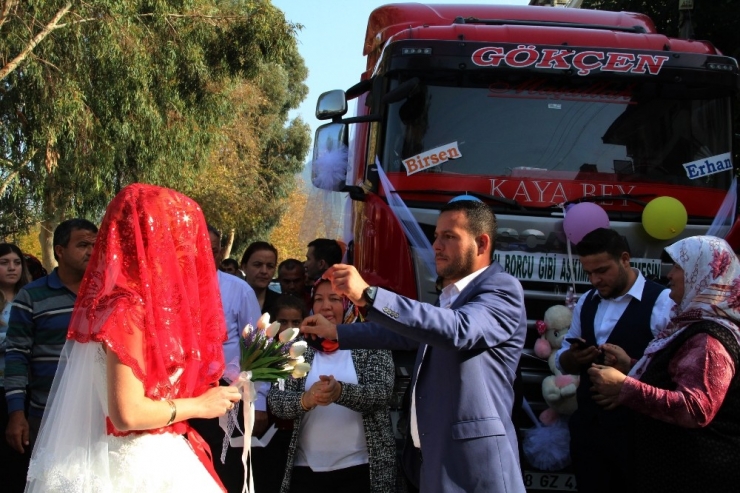 Fethiye’de Tır Gelin Arabası Oldu