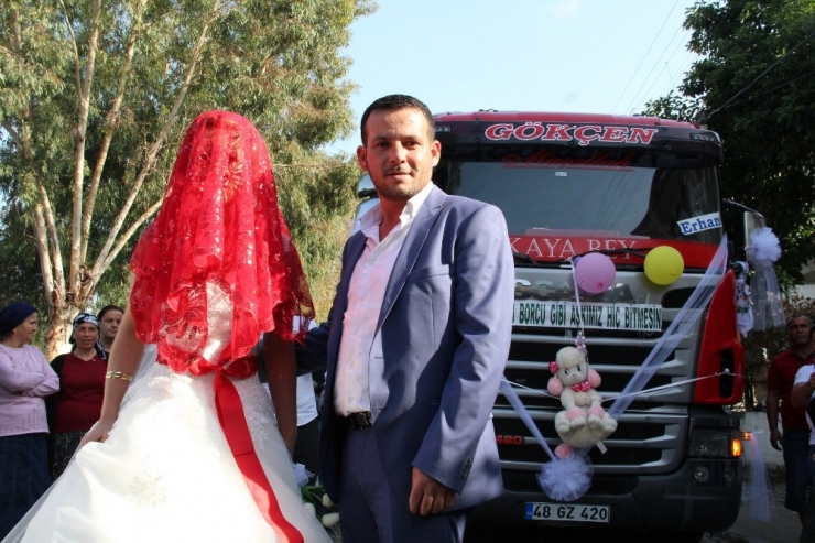 Fethiye’de Tır Gelin Arabası Oldu