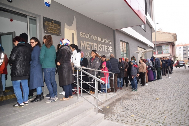 Bu Kuyruk Tiyatro İçin