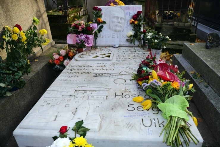 Cumhurbaşkanlığı Sözcüsü Kalın, Ahmet Kaya’nın Mezarını Ziyaret Etti