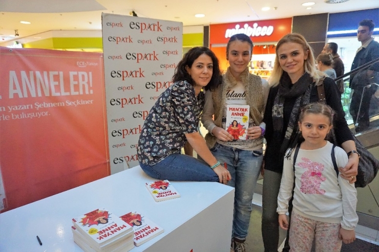 Şebnem Seçkiner Çok Satan Kitabı ’Manyak Anne’ İle Espark’ta